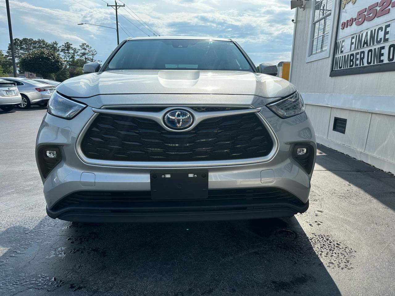 Toyota Highlander Hybrid LE FWD (Natl) 2023