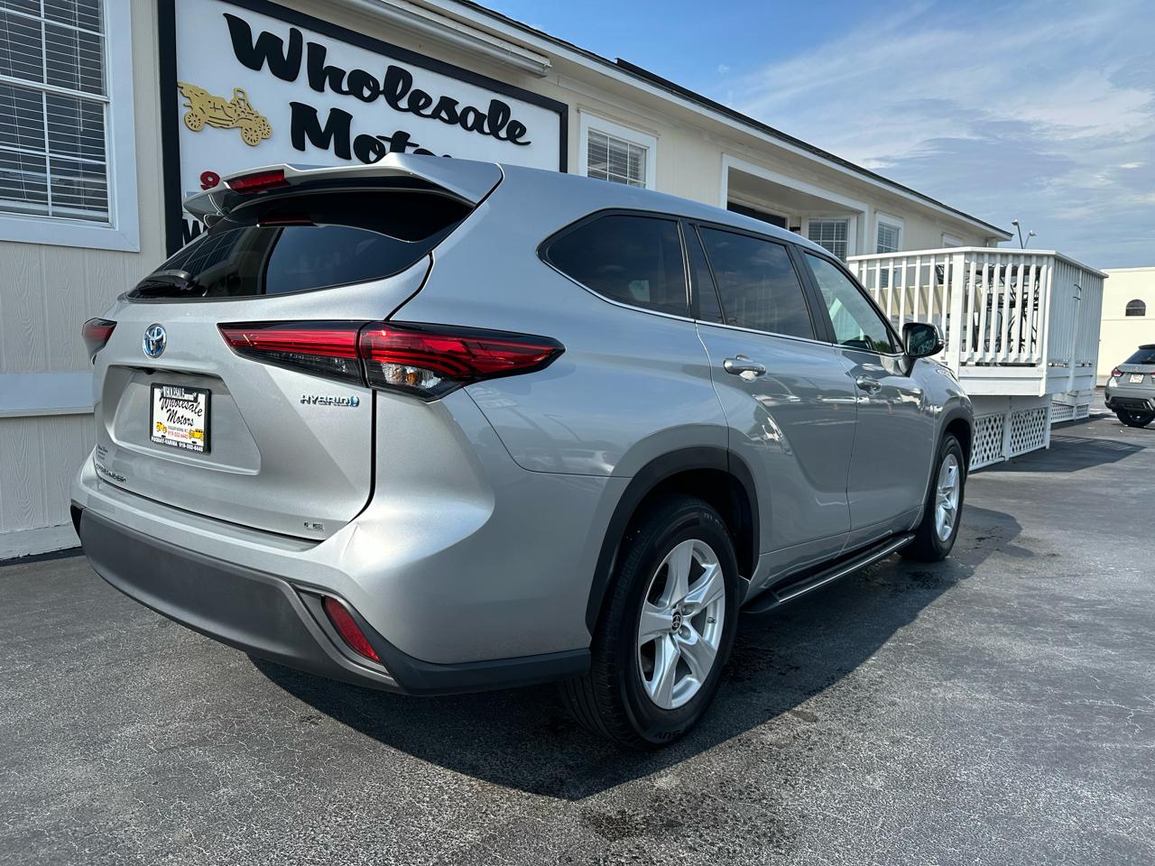 Toyota Highlander Hybrid LE FWD (Natl) 2023
