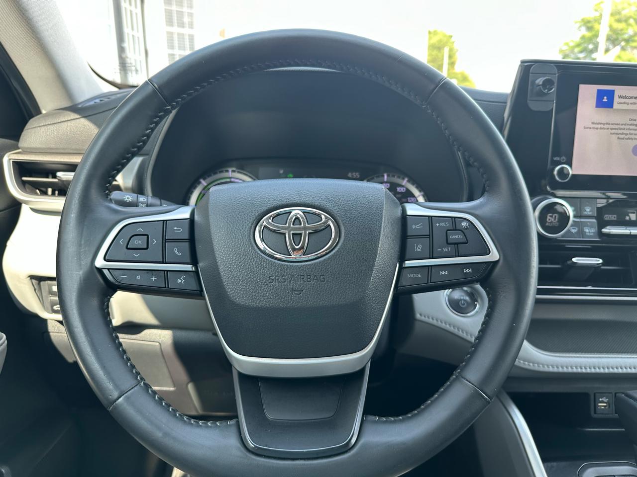 Toyota Highlander Hybrid LE FWD (Natl) 2023
