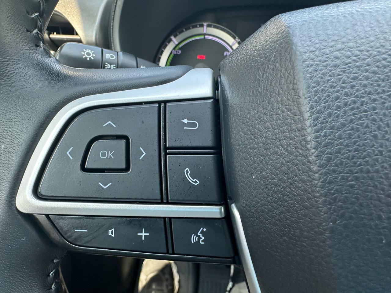 Toyota Highlander Hybrid LE FWD (Natl) 2023