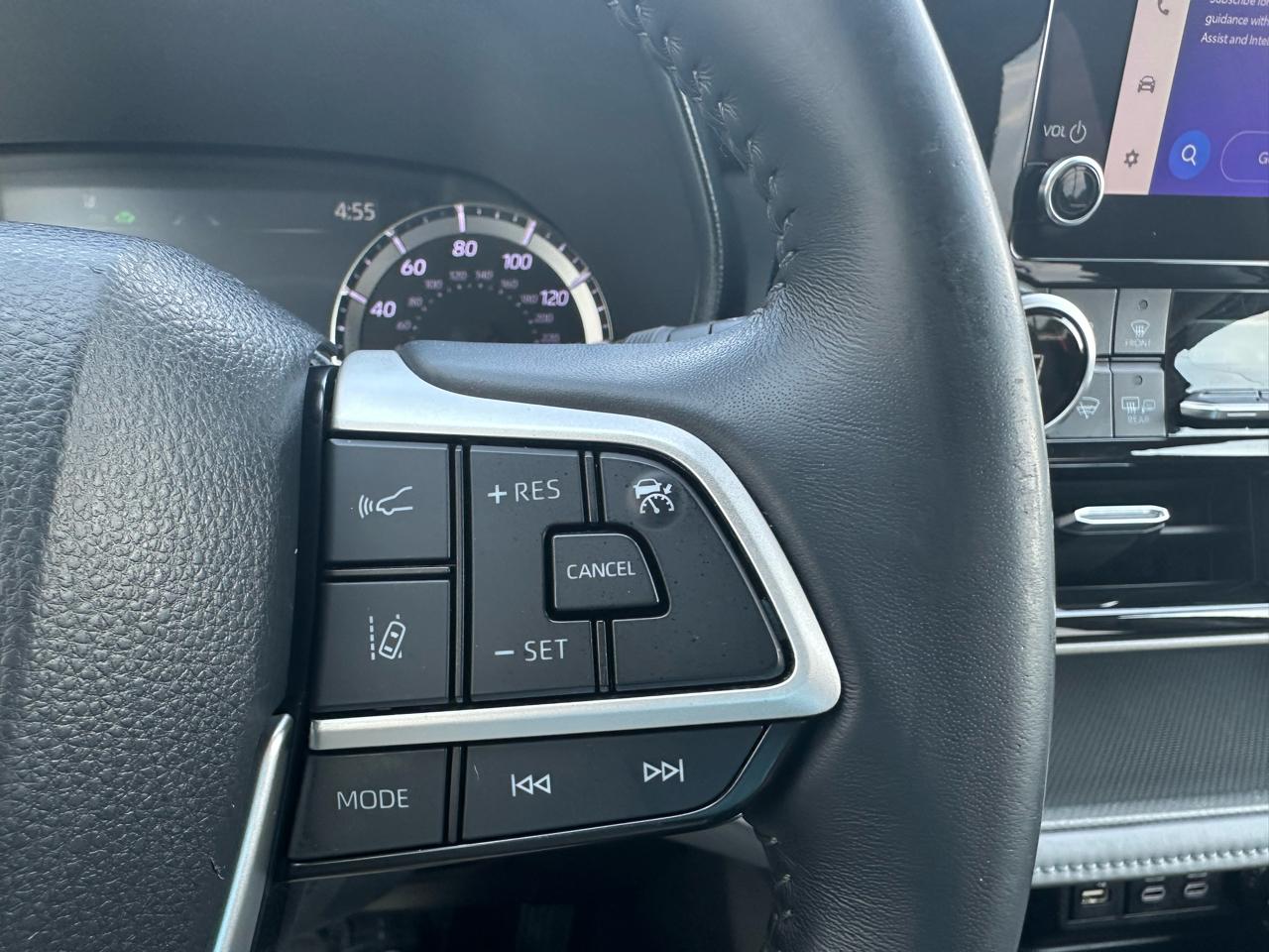 Toyota Highlander Hybrid LE FWD (Natl) 2023