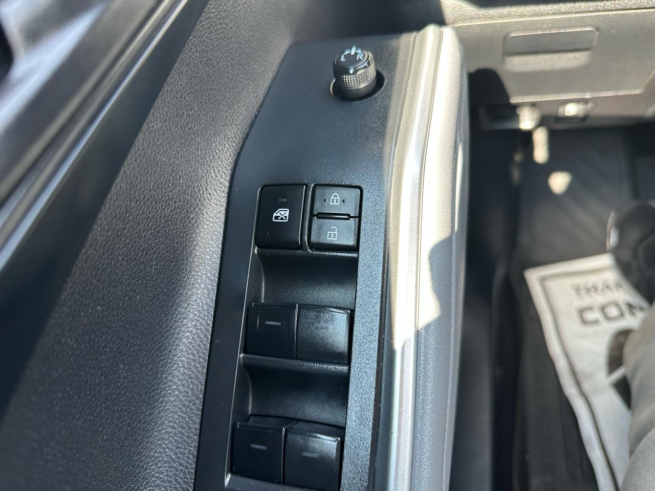 Toyota Highlander Hybrid LE FWD (Natl) 2023