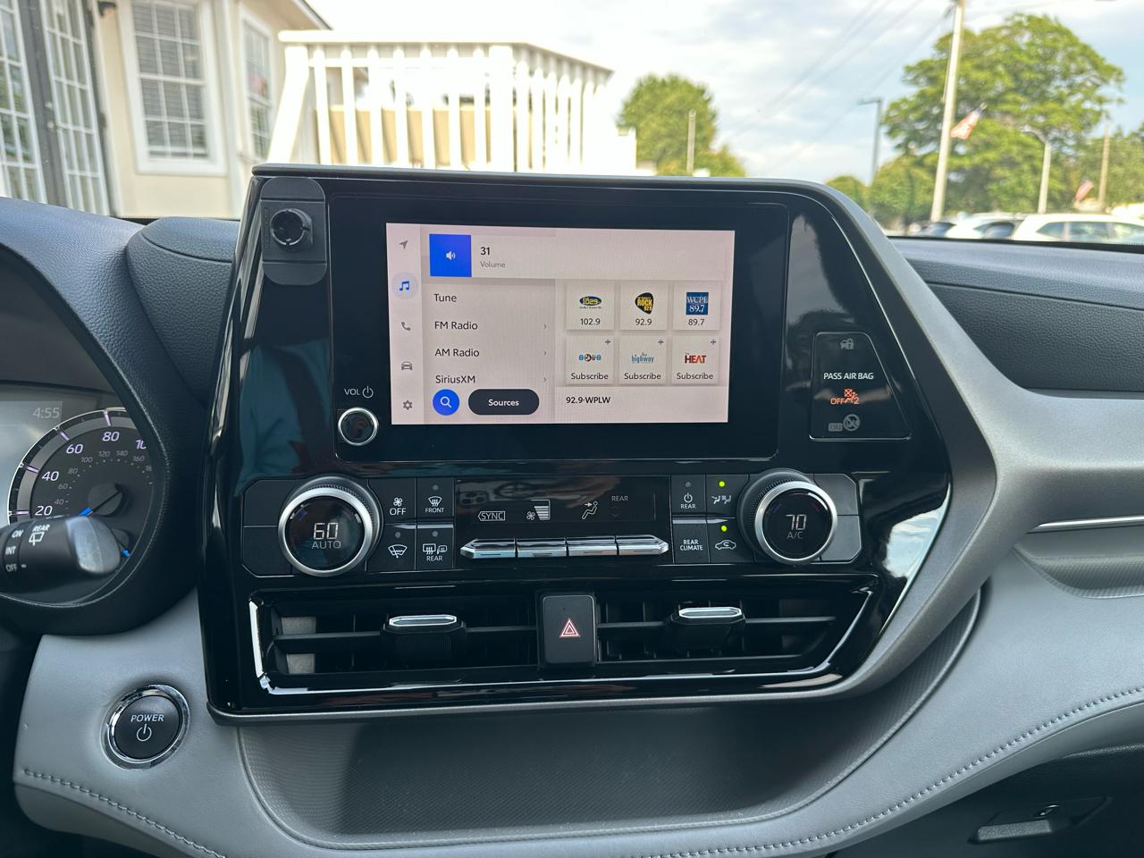 Toyota Highlander Hybrid LE FWD (Natl) 2023
