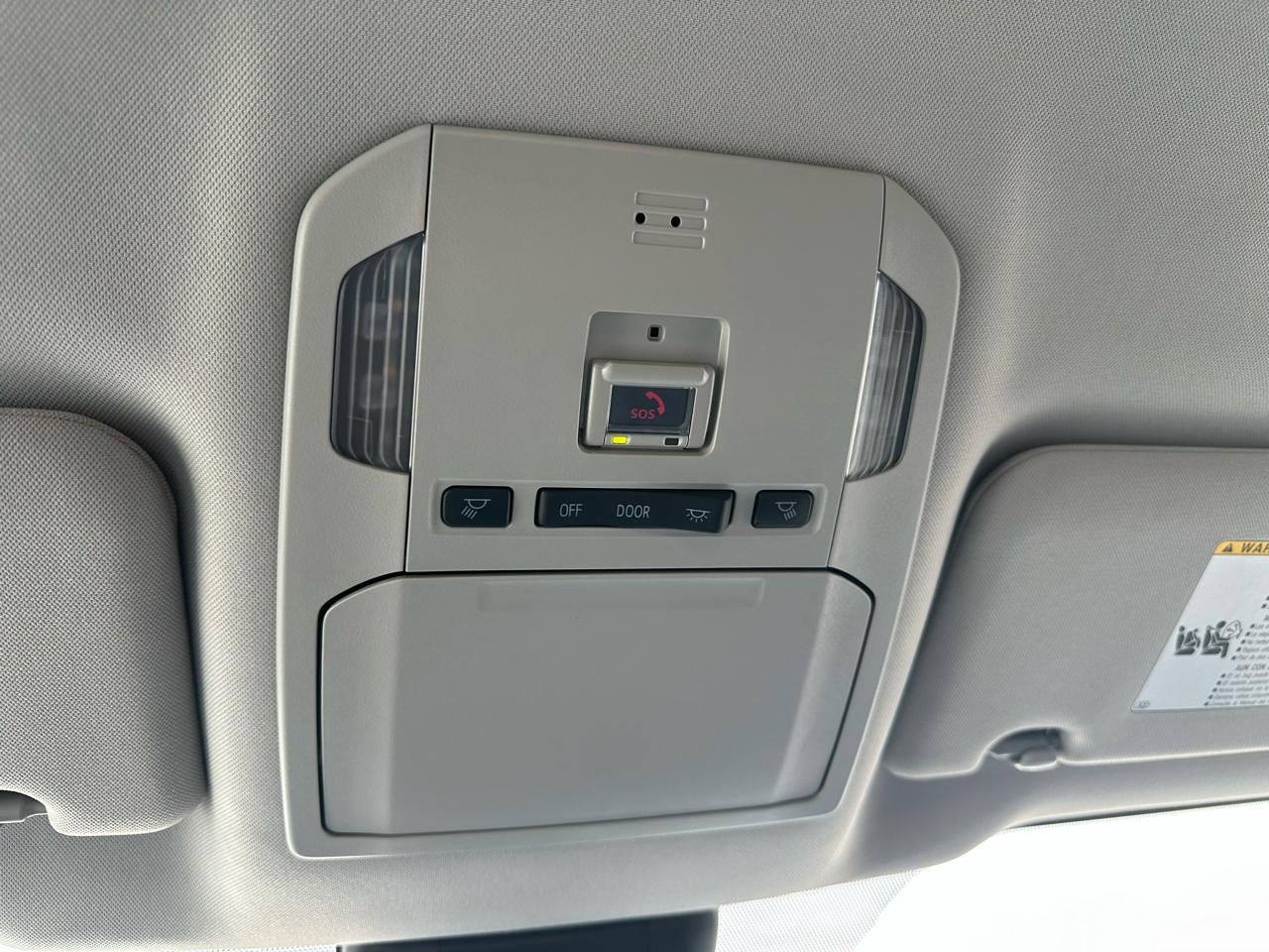 Toyota Highlander Hybrid LE FWD (Natl) 2023