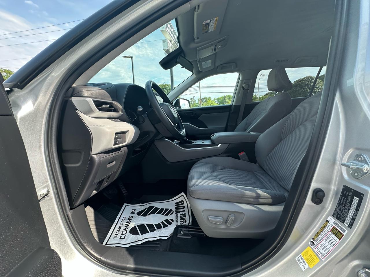 Toyota Highlander Hybrid LE FWD (Natl) 2023