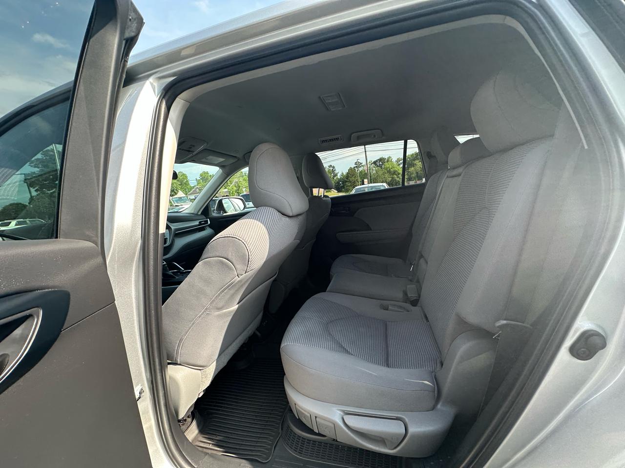 Toyota Highlander Hybrid LE FWD (Natl) 2023