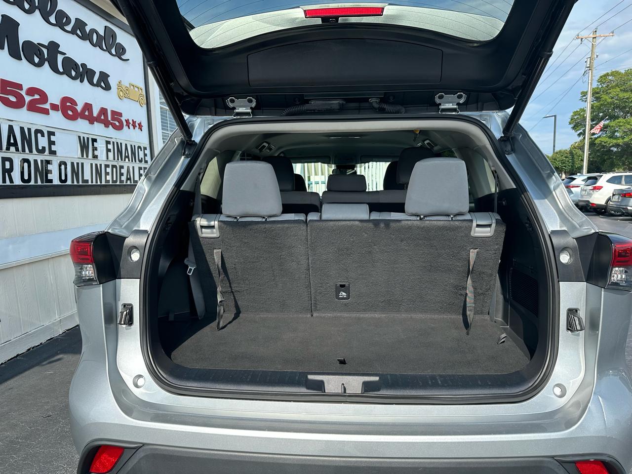 Toyota Highlander Hybrid LE FWD (Natl) 2023