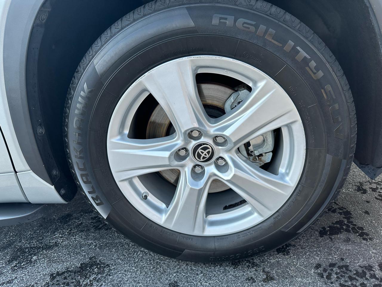 Toyota Highlander Hybrid LE FWD (Natl) 2023