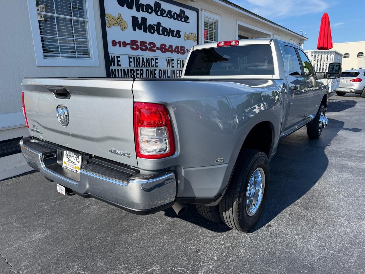RAM 3500 Big Horn 4x4 Crew Cab 8' Box 2024