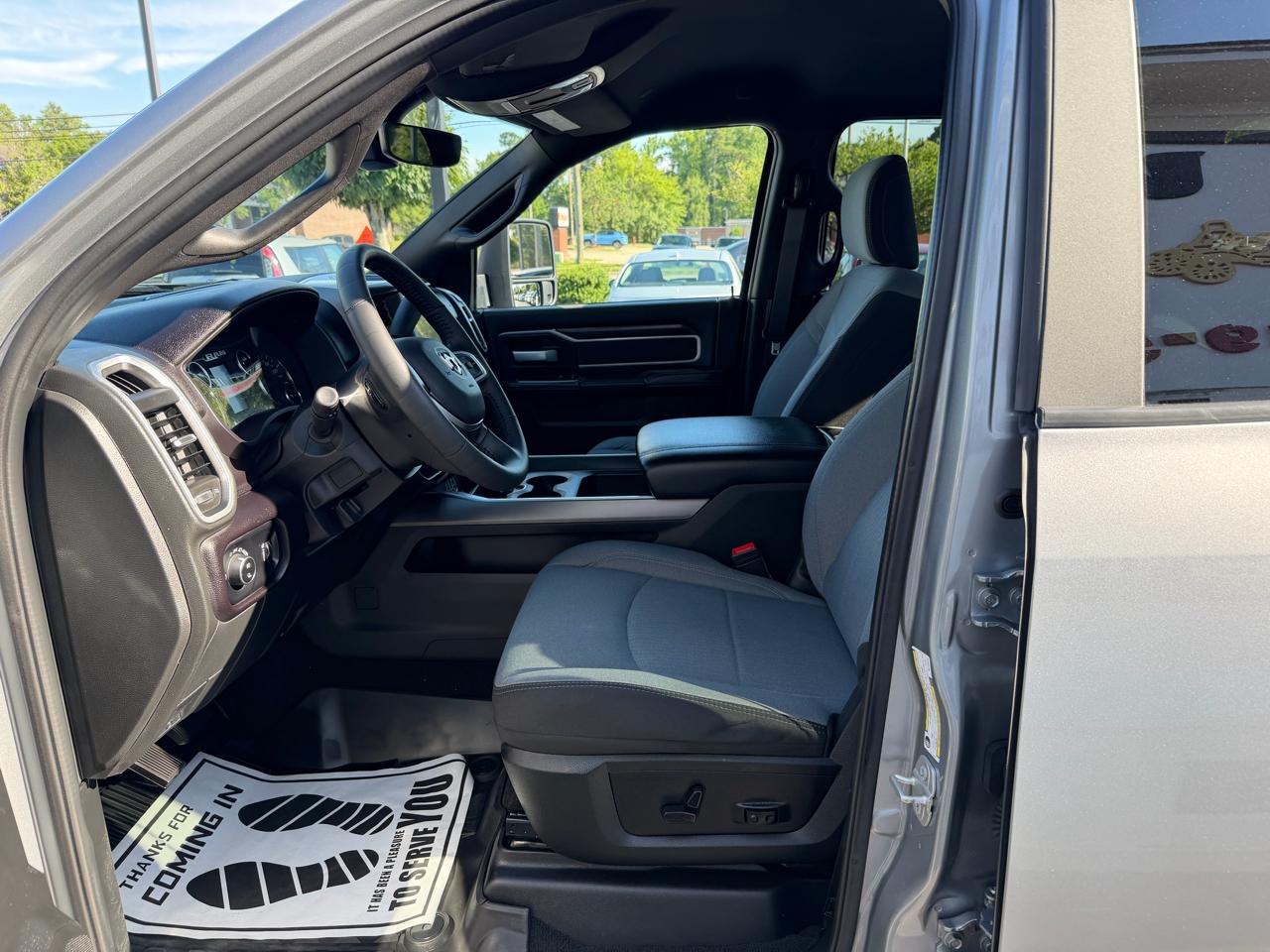 RAM 3500 Big Horn 4x4 Crew Cab 8' Box 2024