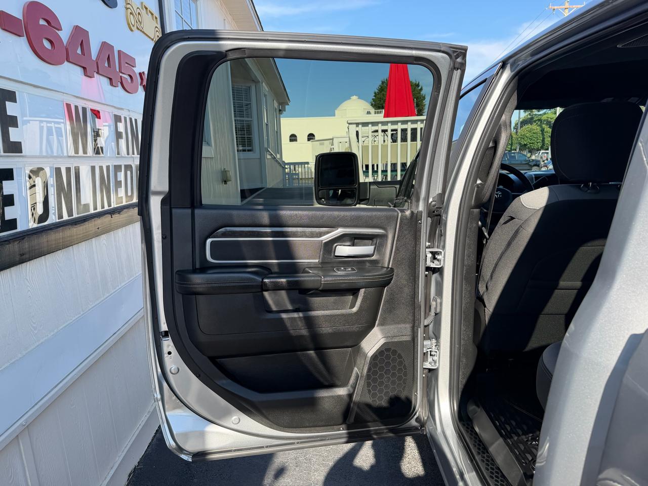 RAM 3500 Big Horn 4x4 Crew Cab 8' Box 2024