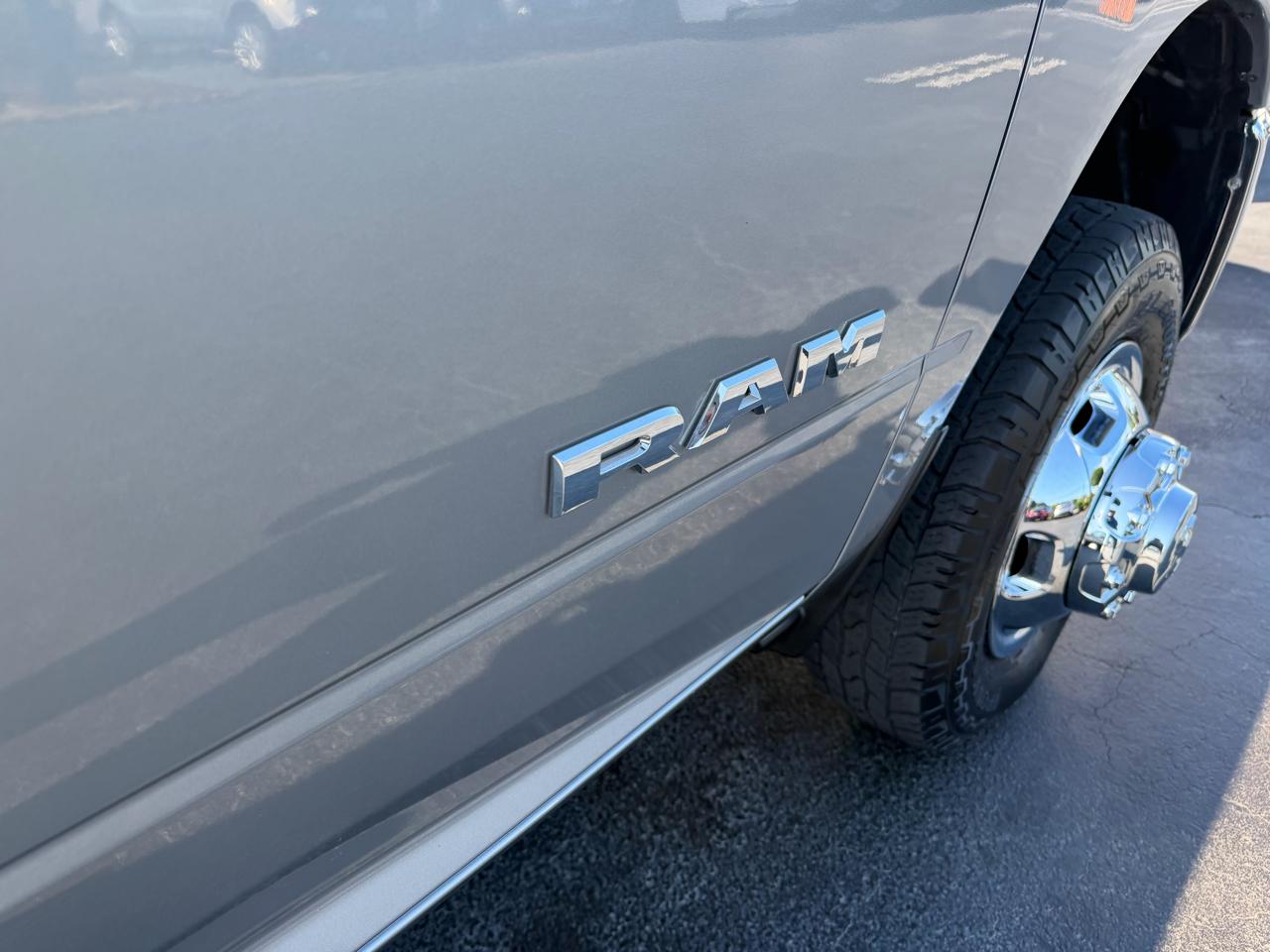 RAM 3500 Big Horn 4x4 Crew Cab 8' Box 2024