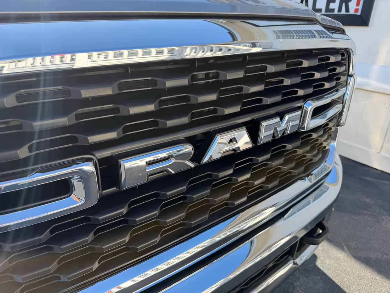 RAM 3500 Big Horn 4x4 Crew Cab 8' Box 2024