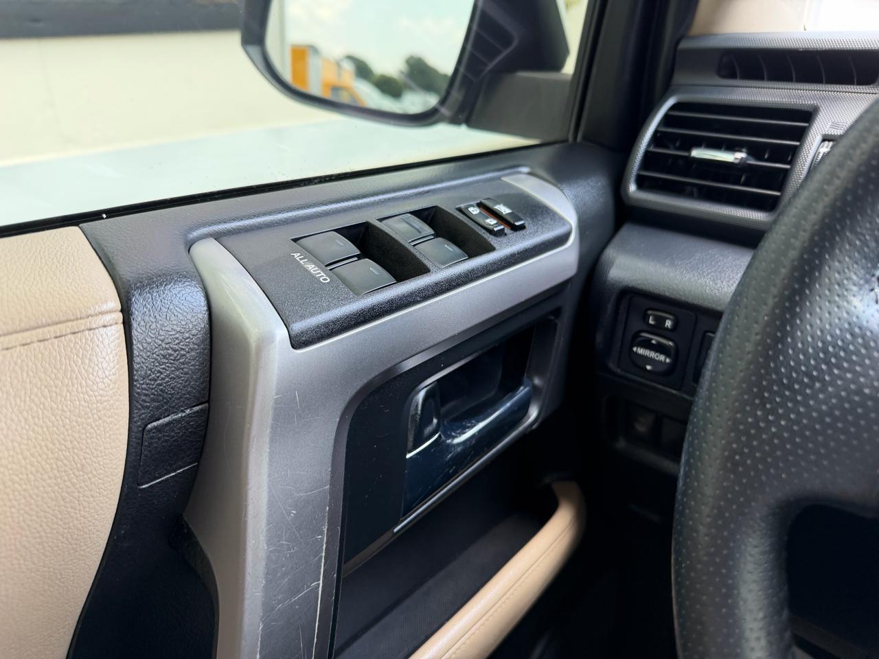 Toyota 4Runner Limited Nightshade 2WD (Natl) 2019