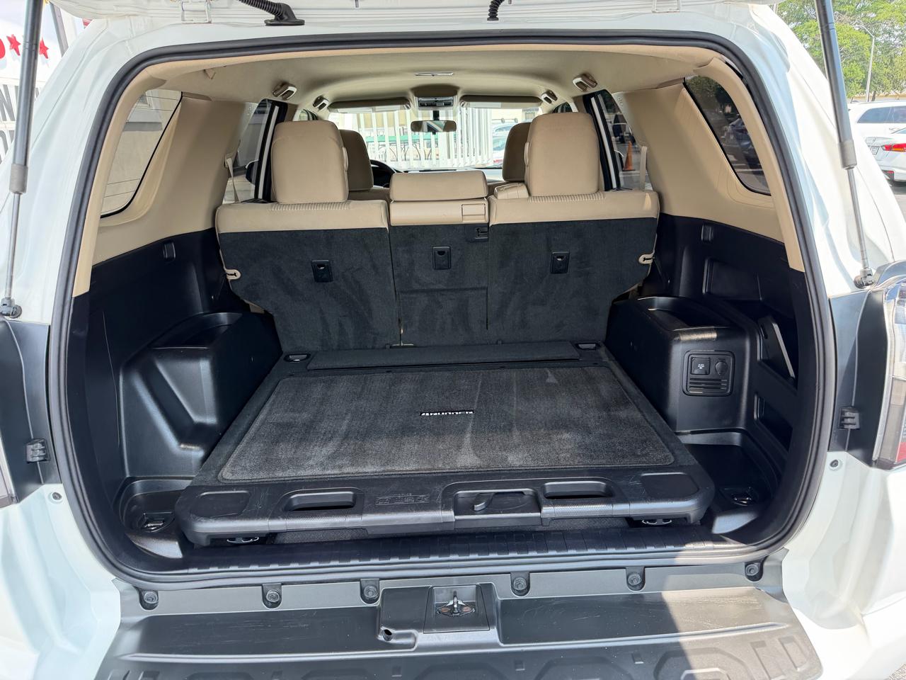 Toyota 4Runner Limited Nightshade 2WD (Natl) 2019