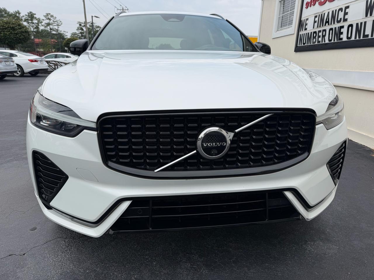 Volvo XC60 B5 AWD Plus Dark Theme 2023