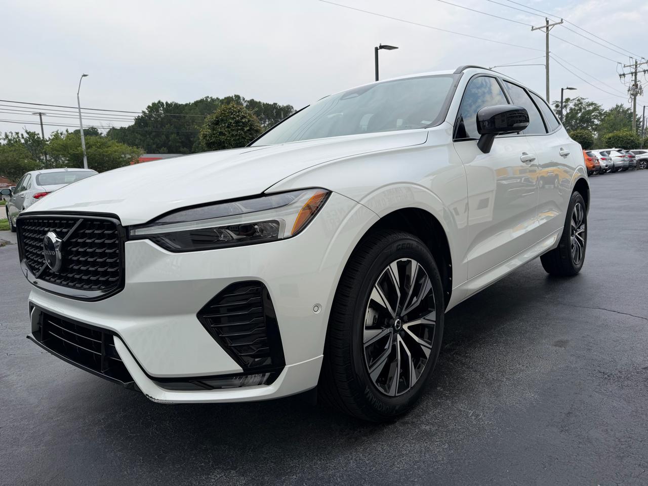 Volvo XC60 B5 AWD Plus Dark Theme 2023