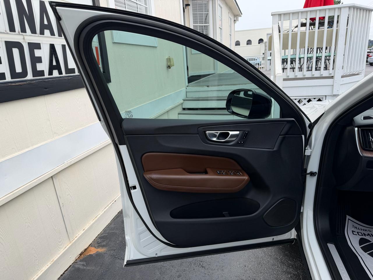 Volvo XC60 B5 AWD Plus Dark Theme 2023