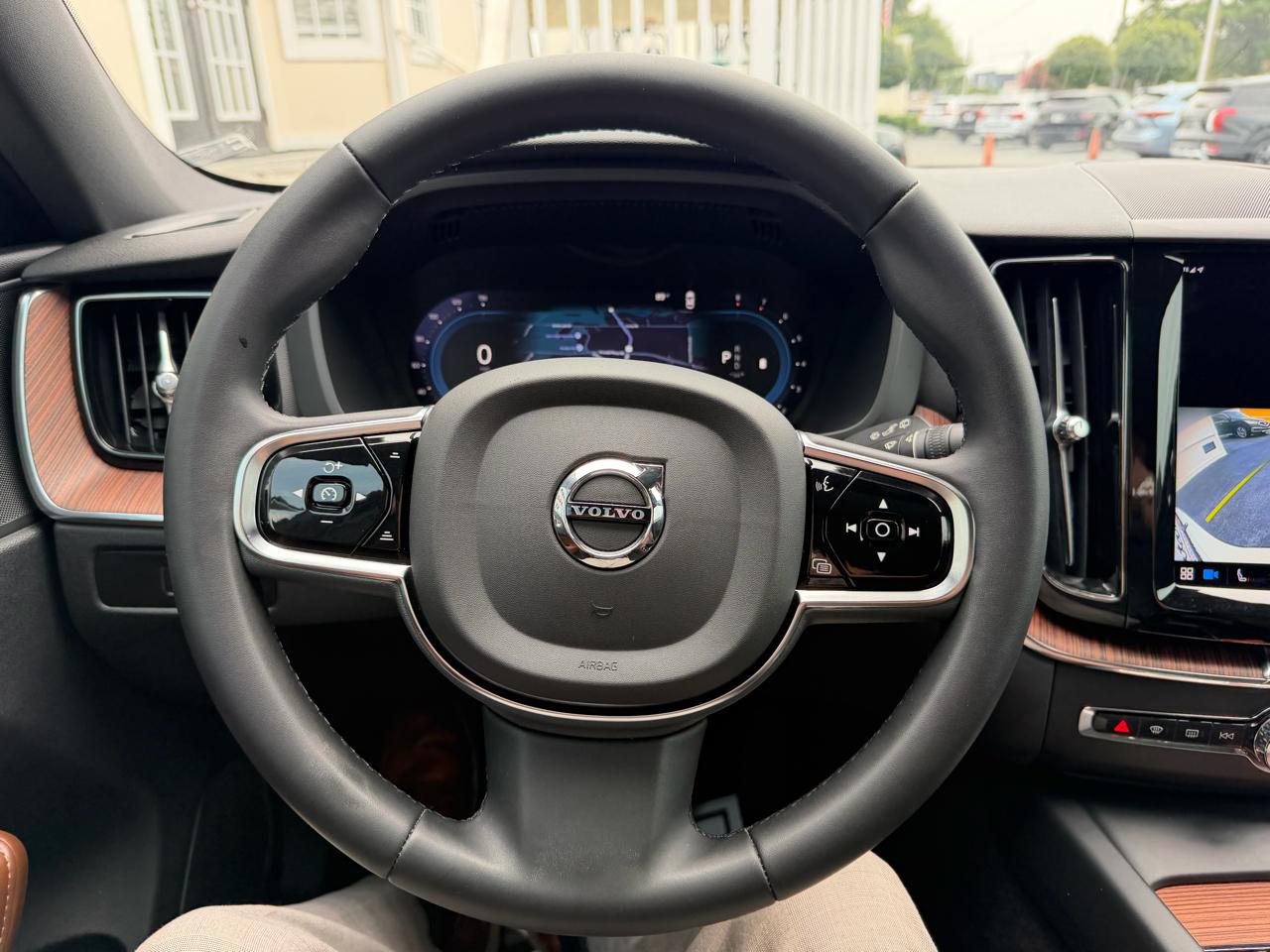 Volvo XC60 B5 AWD Plus Dark Theme 2023