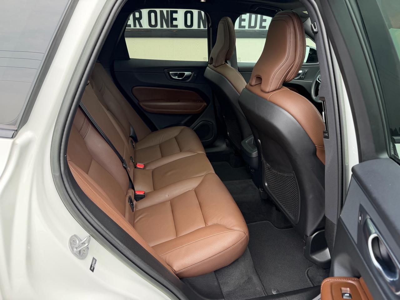 Volvo XC60 B5 AWD Plus Dark Theme 2023