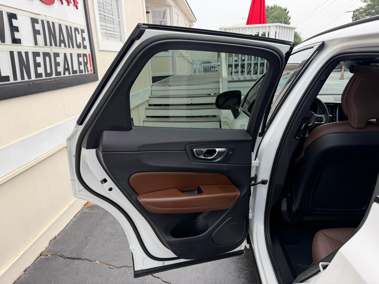 Volvo XC60 B5 AWD Plus Dark Theme 2023