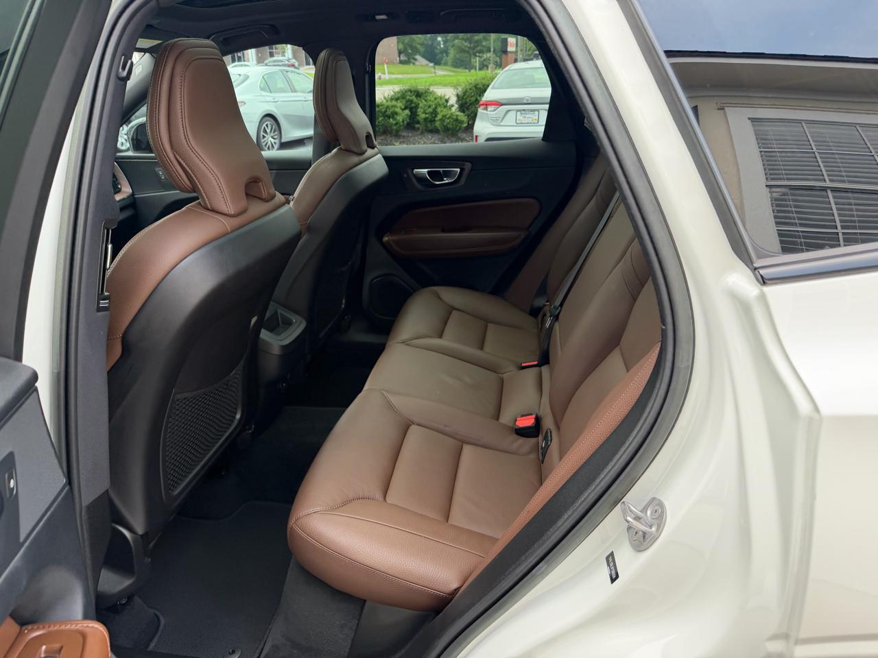 Volvo XC60 B5 AWD Plus Dark Theme 2023