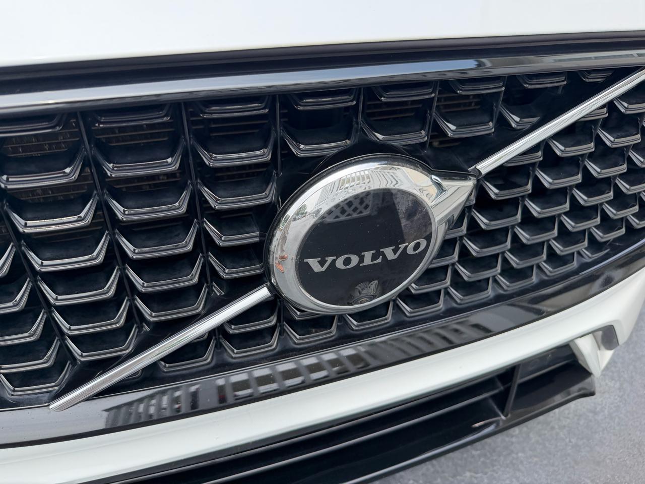 Volvo XC60 B5 AWD Plus Dark Theme 2023