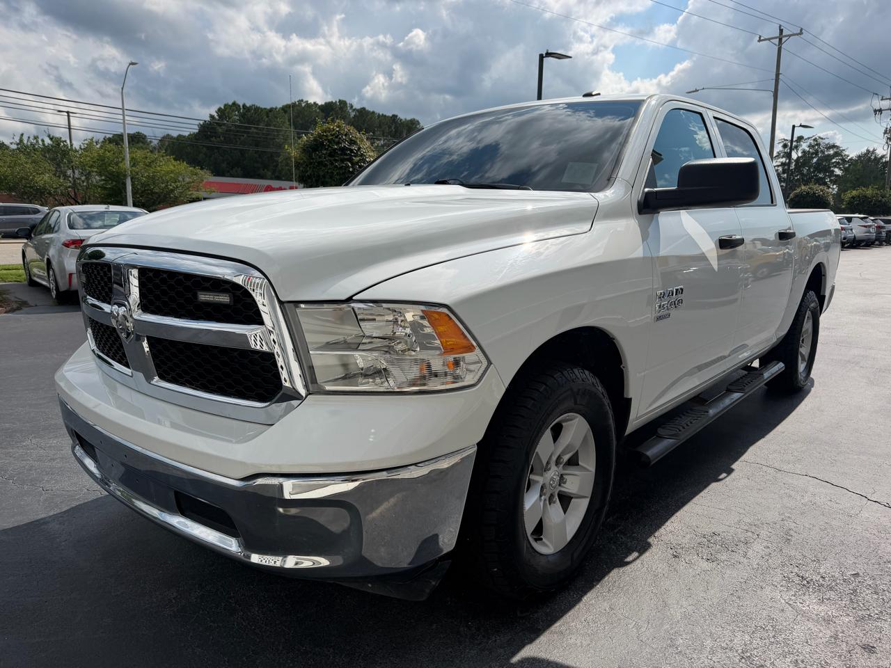RAM 1500 Classic Tradesman 4x4 Crew Cab 5'7" Box 2023