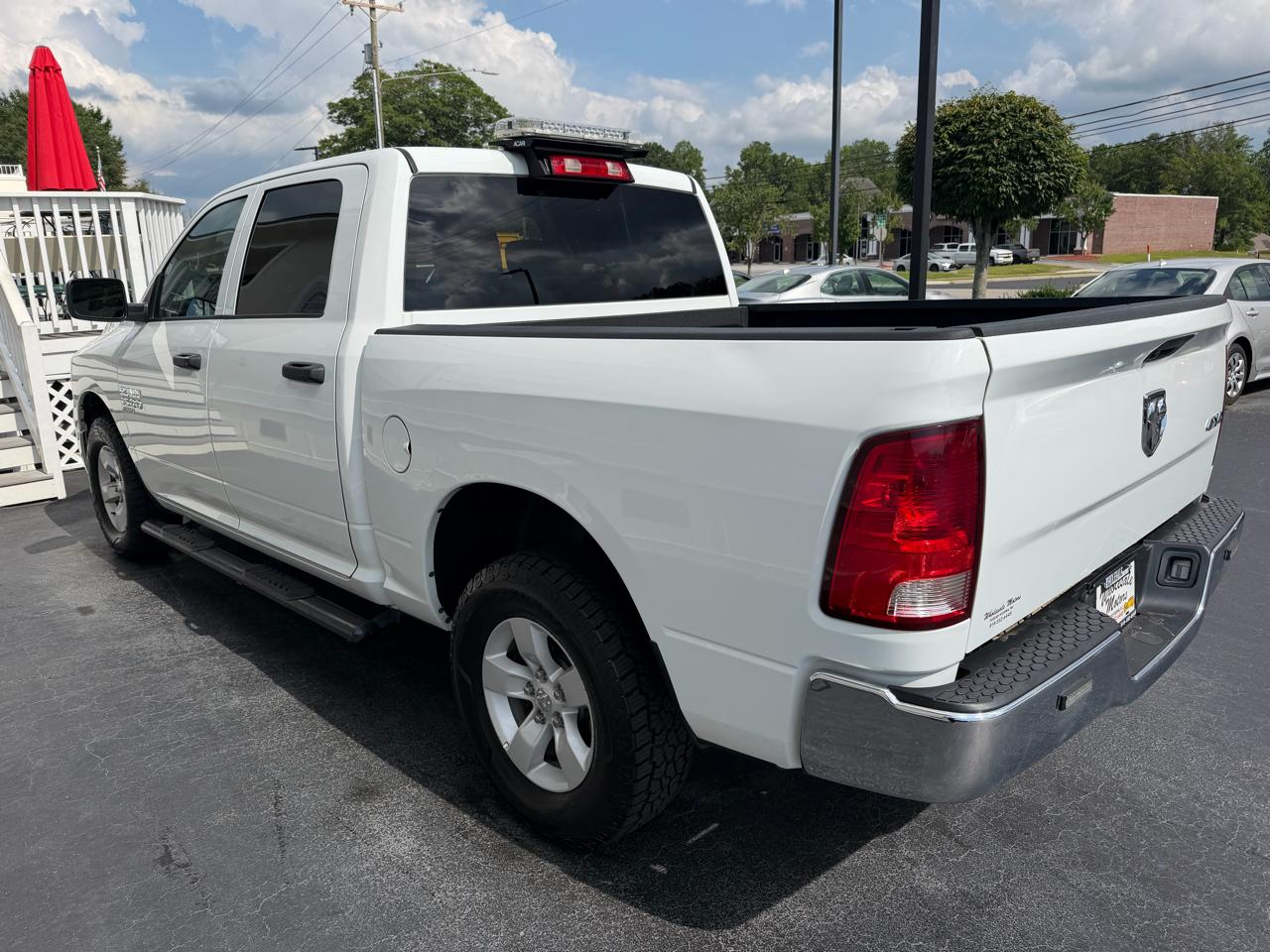 RAM 1500 Classic Tradesman 4x4 Crew Cab 5'7" Box 2023