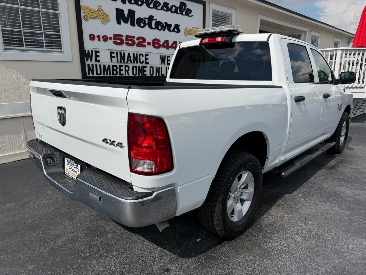 RAM 1500 Classic Tradesman 4x4 Crew Cab 5'7" Box 2023