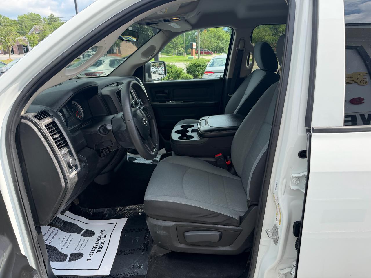 RAM 1500 Classic Tradesman 4x4 Crew Cab 5'7" Box 2023