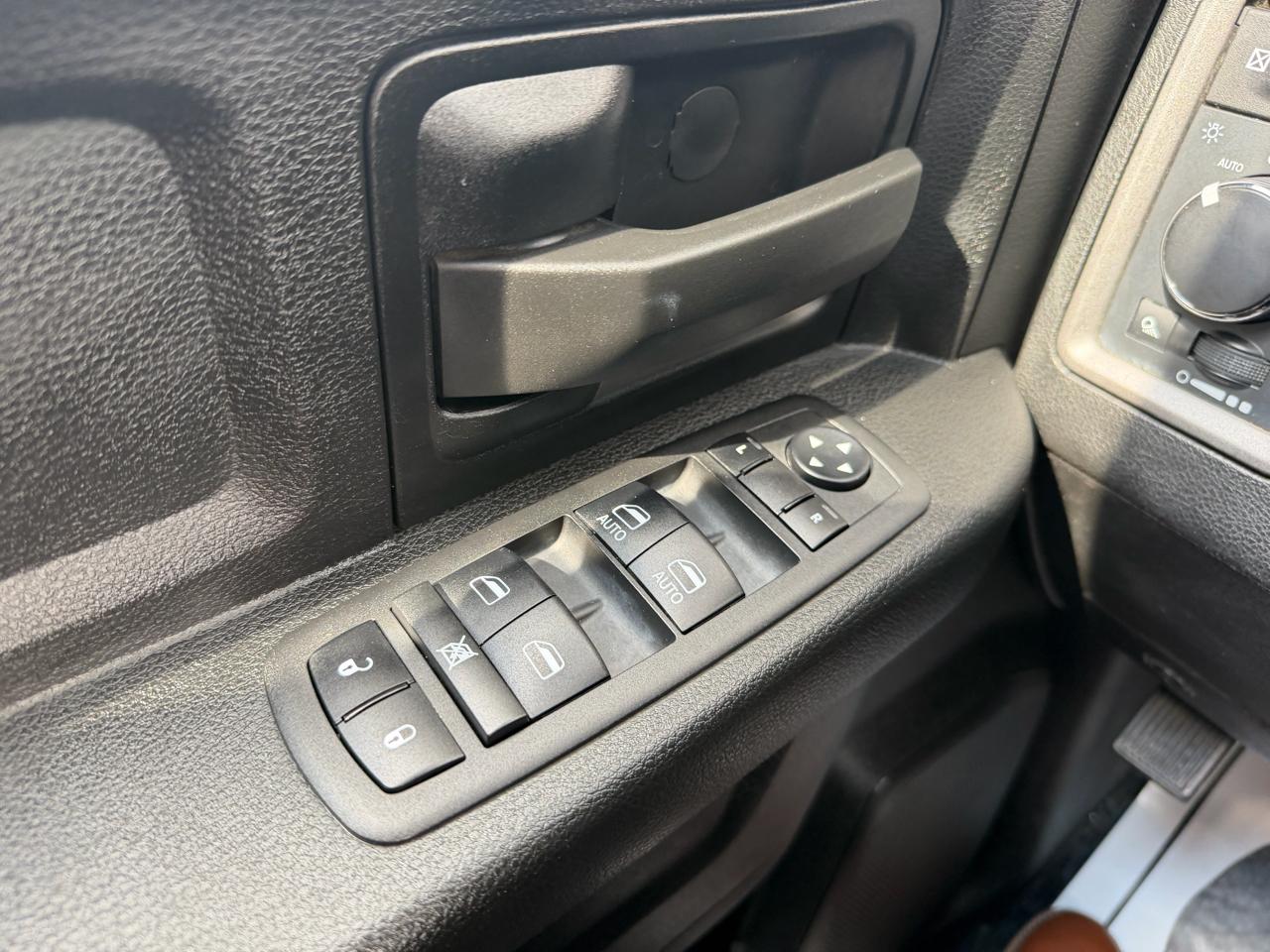 RAM 1500 Classic Tradesman 4x4 Crew Cab 5'7" Box 2023
