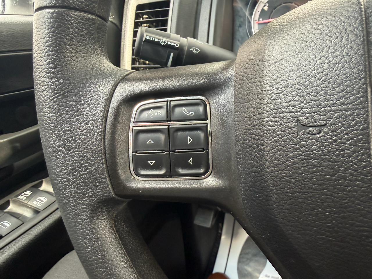 RAM 1500 Classic Tradesman 4x4 Crew Cab 5'7" Box 2023