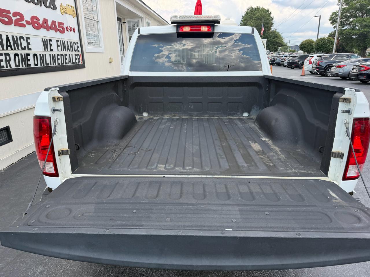 RAM 1500 Classic Tradesman 4x4 Crew Cab 5'7" Box 2023