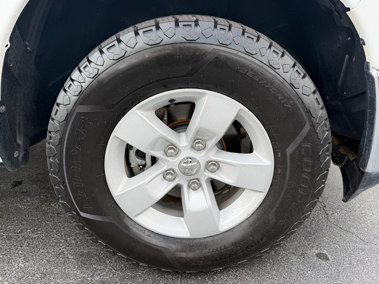 RAM 1500 Classic Tradesman 4x4 Crew Cab 5'7" Box 2023