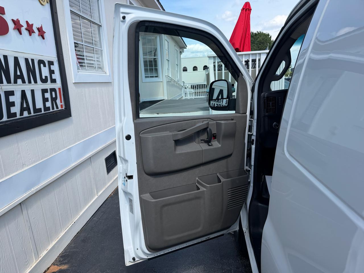 Chevrolet Express Cargo Van RWD 2500 135" 2022