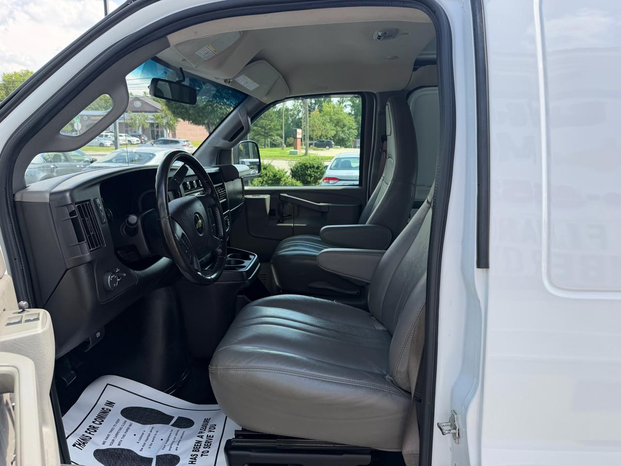 Chevrolet Express Cargo Van RWD 2500 135" 2022