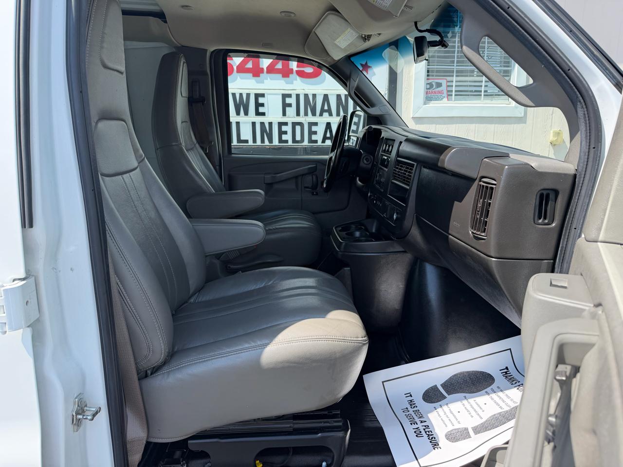 Chevrolet Express Cargo Van RWD 2500 135" 2022