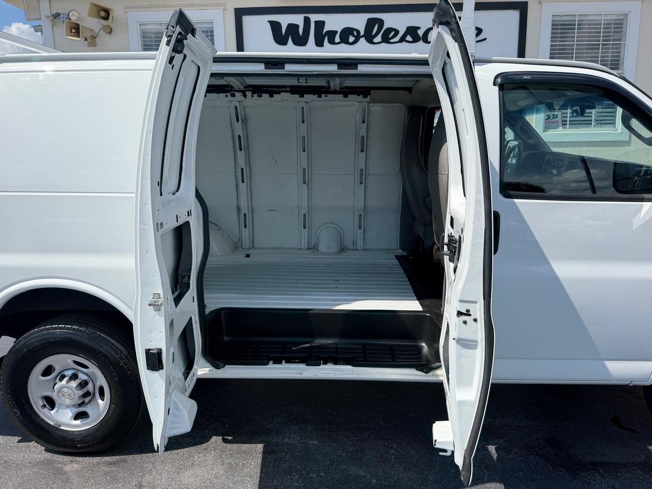 Chevrolet Express Cargo Van RWD 2500 135" 2022