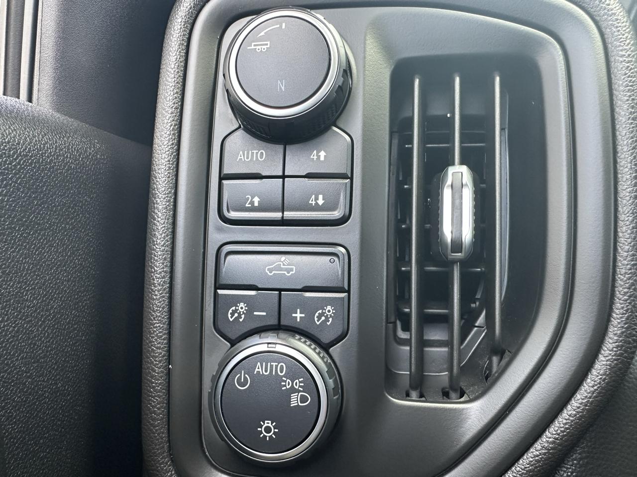 Chevrolet Silverado 1500 4WD Crew Cab 147" Custom Trail Boss 2019