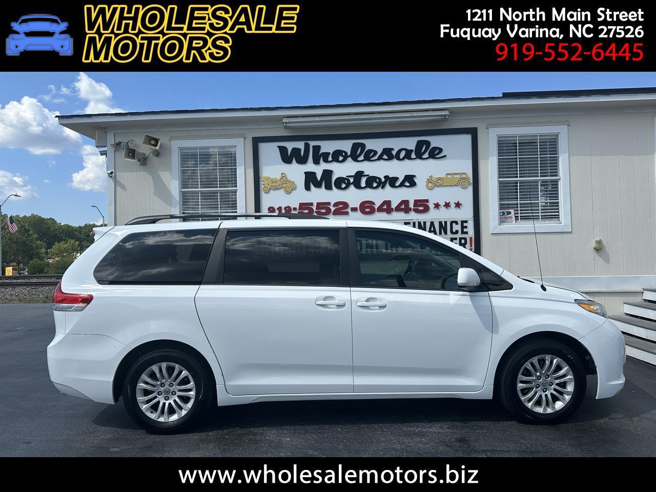 Toyota Sienna 5dr 7-Pass Van V6 XLE AAS FWD (Natl) 2012