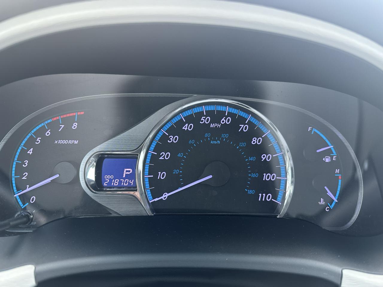 Toyota Sienna 5dr 7-Pass Van V6 XLE AAS FWD (Natl) 2012