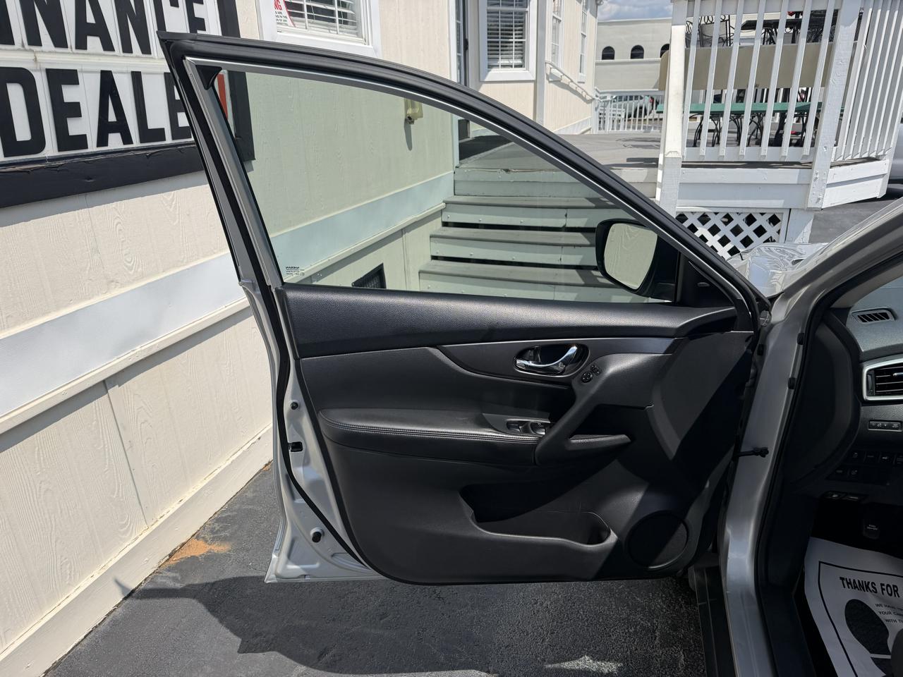 Nissan Rogue FWD 4dr SV 2016