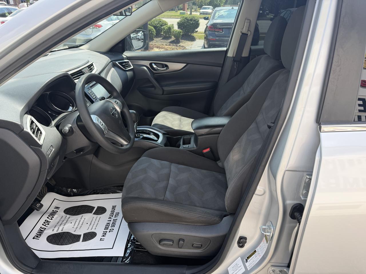 Nissan Rogue FWD 4dr SV 2016