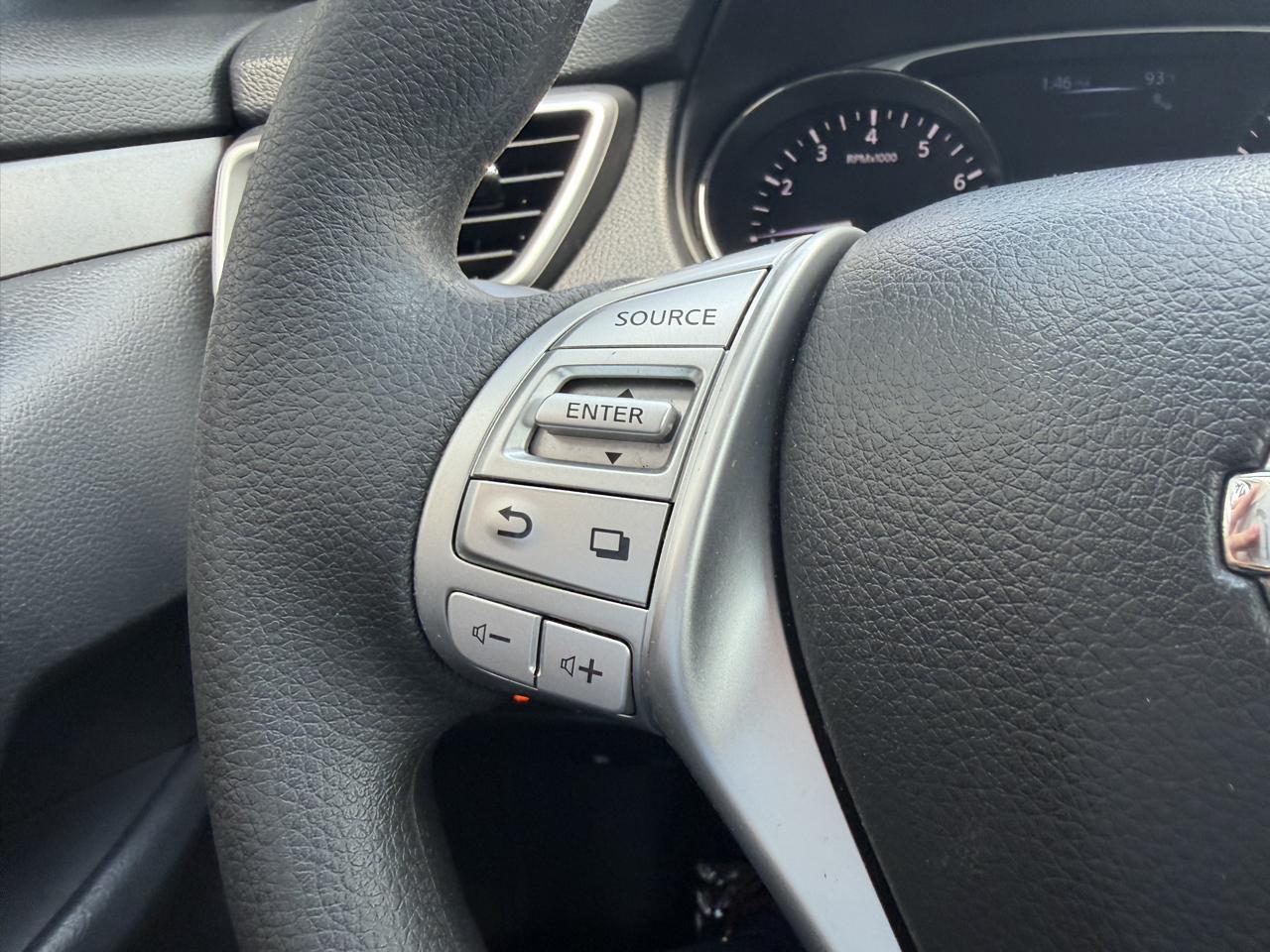Nissan Rogue FWD 4dr SV 2016