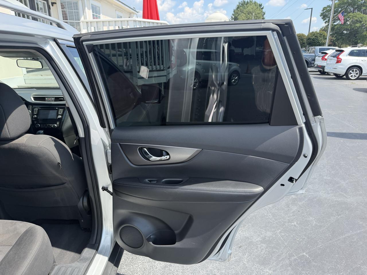 Nissan Rogue FWD 4dr SV 2016