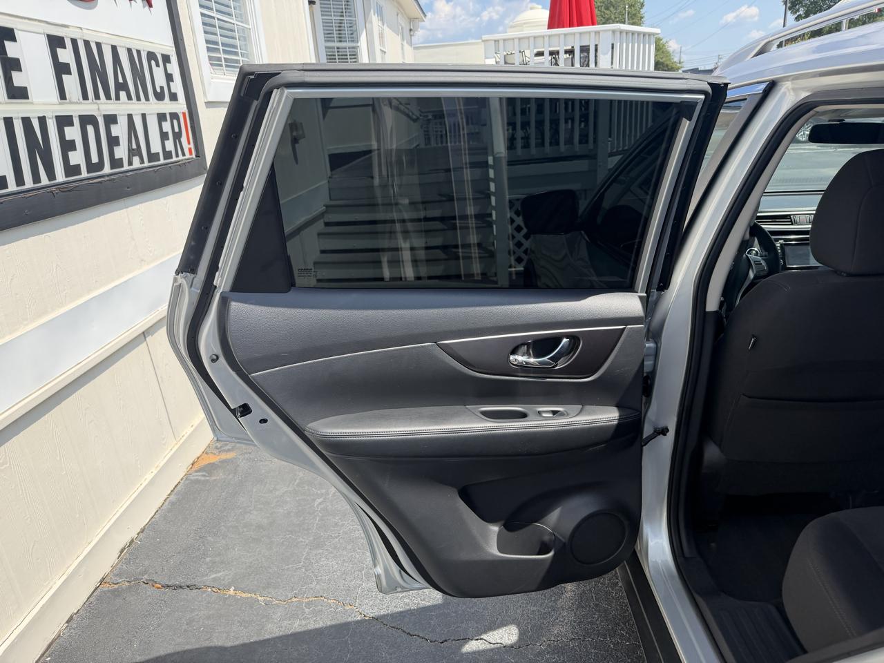Nissan Rogue FWD 4dr SV 2016