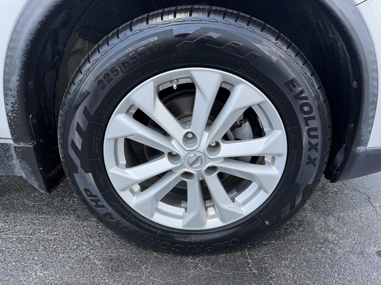 Nissan Rogue FWD 4dr SV 2016