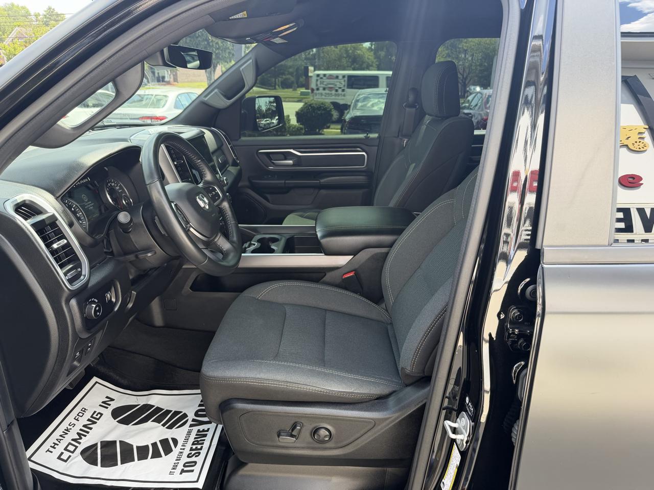 RAM 1500 Big Horn 4x4 Crew Cab 5'7" Box 2022