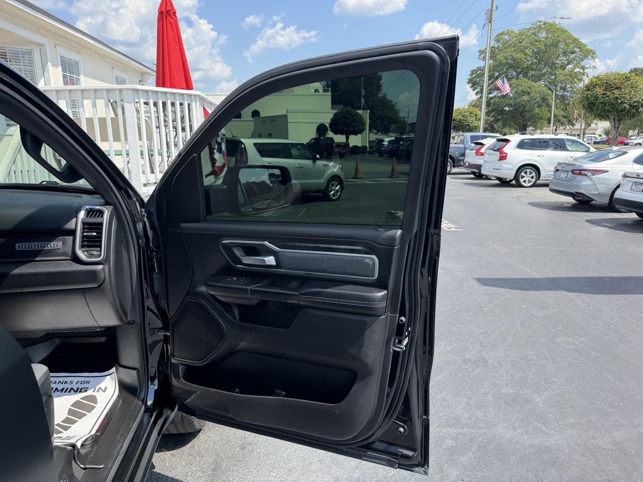 RAM 1500 Big Horn 4x4 Crew Cab 5'7" Box 2022
